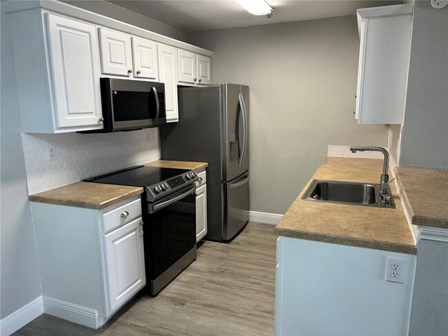 Building Photo - 10263 Gandy Blvd N