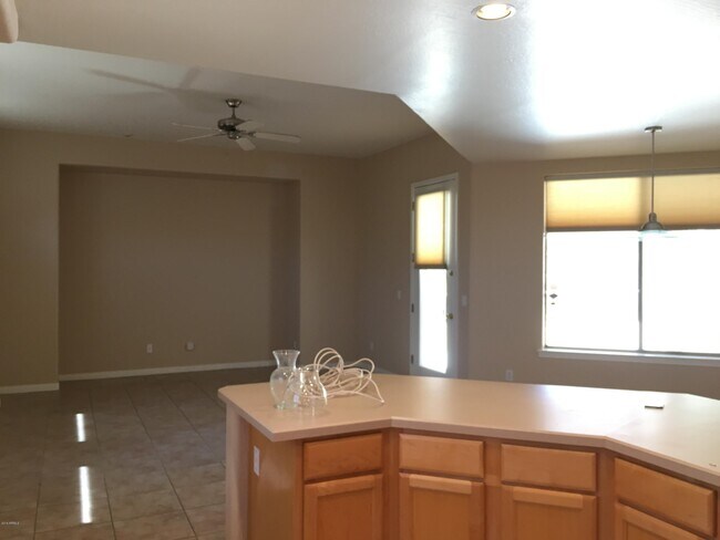 Building Photo - 2627 E Acoma Dr