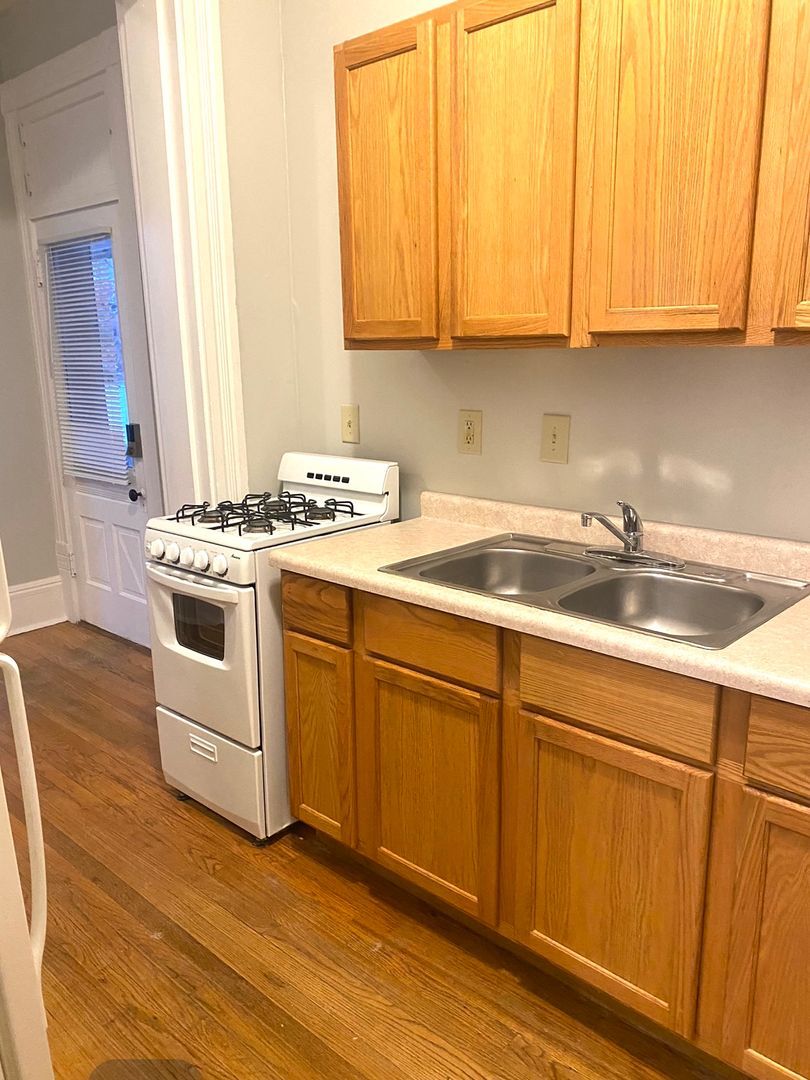 Building Photo - 718 Brown St