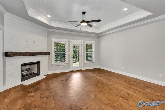 Building Photo - 119 Farmall Ln