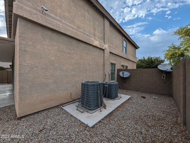 Building Photo - 3215 W St Anne Ave