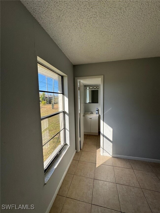 Building Photo - 3004 Santa Barbara Blvd