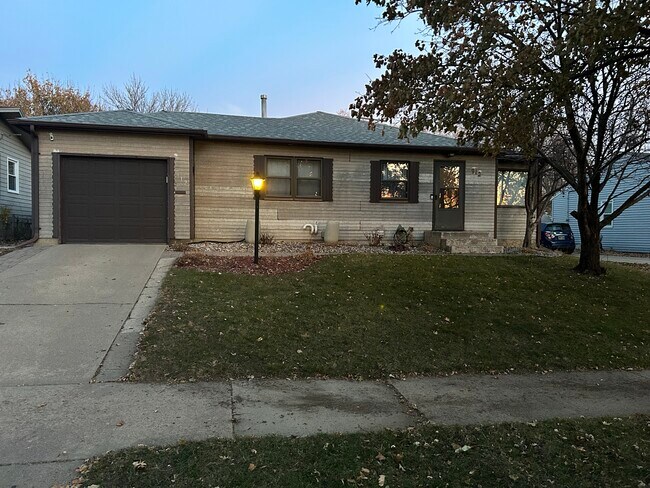 Primary Photo - 912 S Thompson Ave
