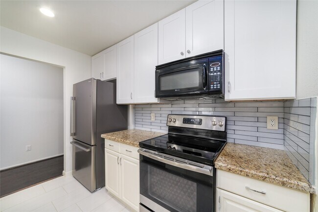 Building Photo - 26 S White Pebble Ct