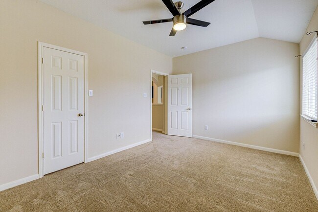 Building Photo - 5 bed dream home in the heart of Sienna