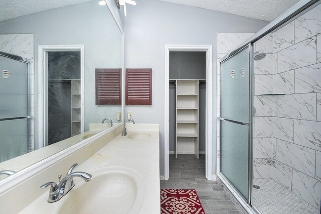 Building Photo - 15310 Barbarossa Dr