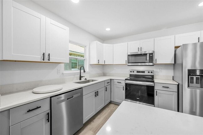 Building Photo - 1523 NE 1st Ave