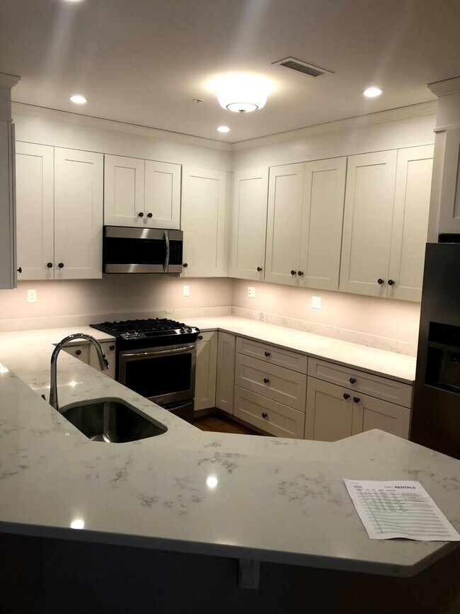 Building Photo - DEERPOINT AT INWOOD CONDOMINIUMS, WOBURN