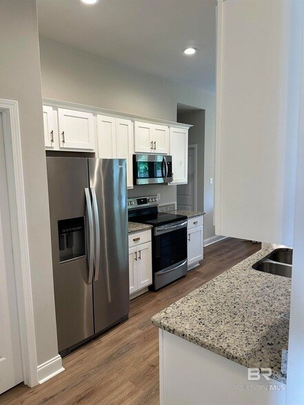 Building Photo - 10653 Brodick Lp
