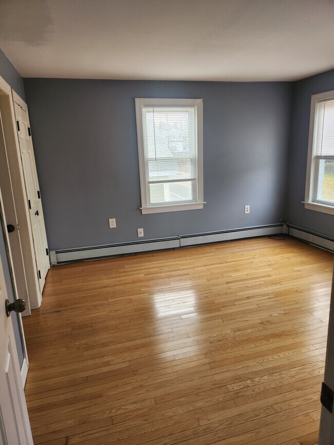 Building Photo - 103 Saint Paul St