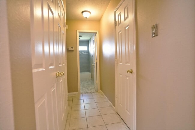 Building Photo - 16807 Dunbar Grove Ct