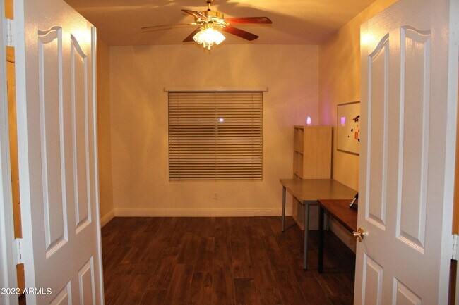 Building Photo - 402 N Rita Ln
