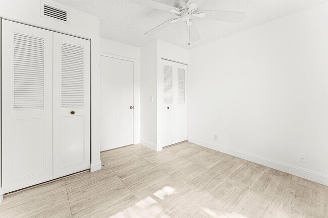 Building Photo - 1117 Green Pine Blvd