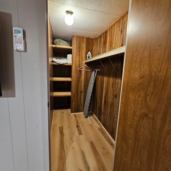 Building Photo - 801 N Hale Ave