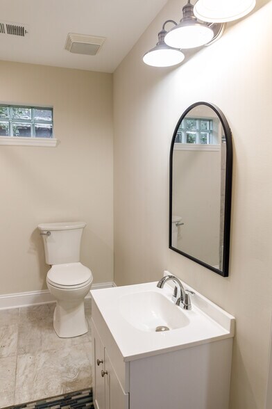 Building Photo - 1916 2nd Dr