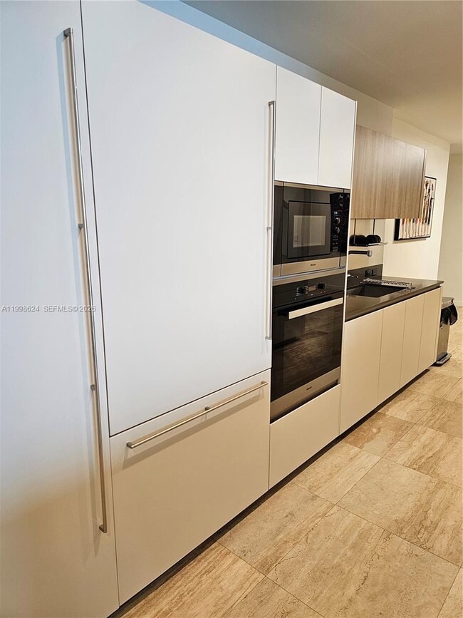 Building Photo - 1000 Brickell Plaza