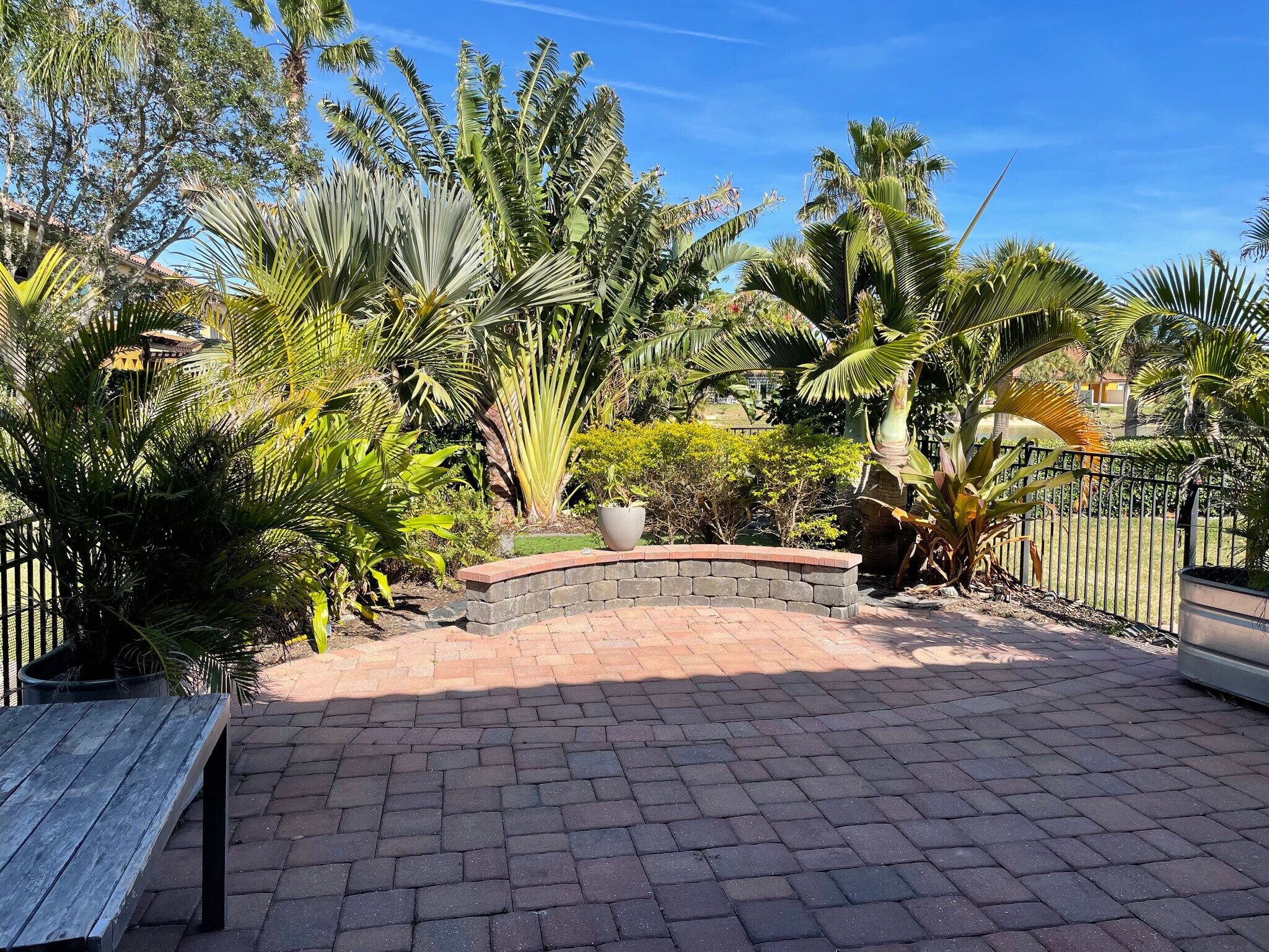 Building Photo - 725 Ventura Dr