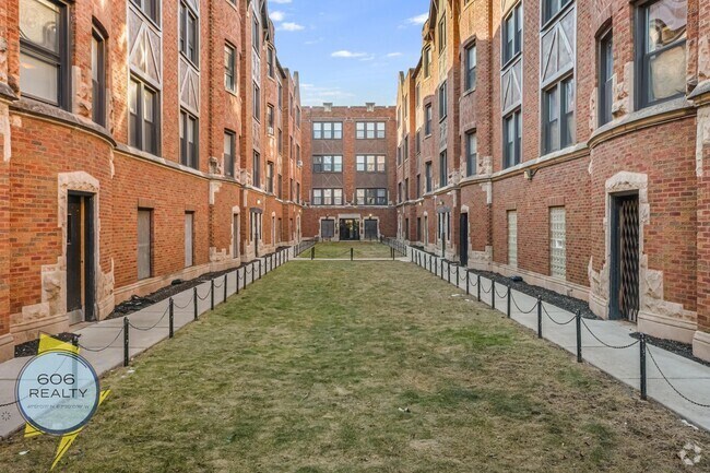Building Photo - 5250 S Drexel Ave