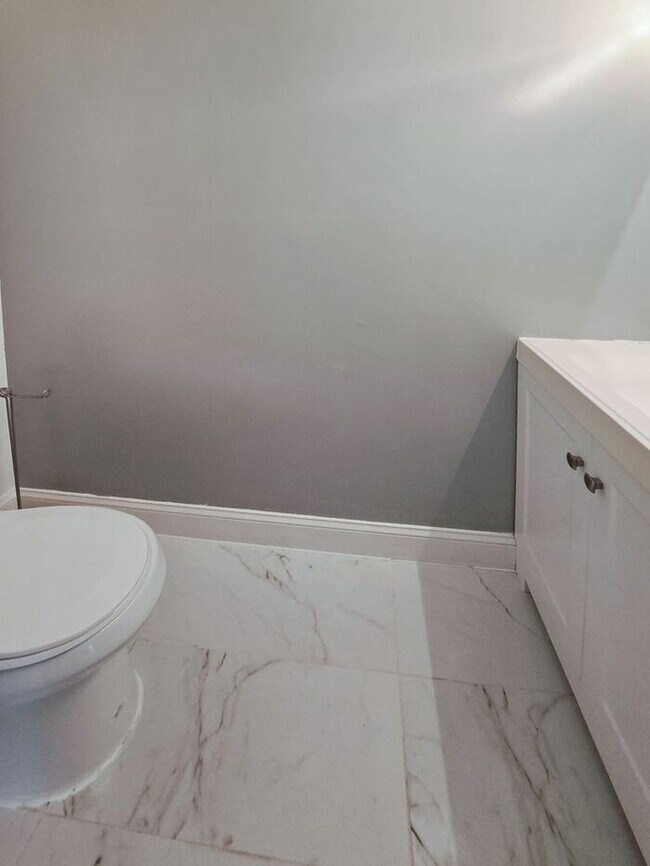 Building Photo - Amazing 4 Bedroom, 4 Bath SFH Corner Lot, ...