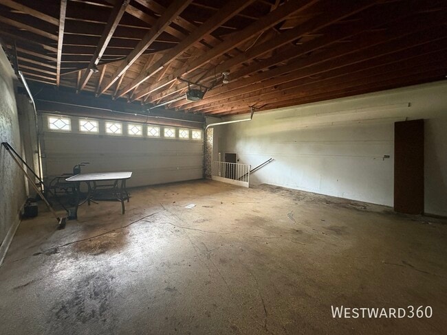 Building Photo - 16 Longwood Dr
