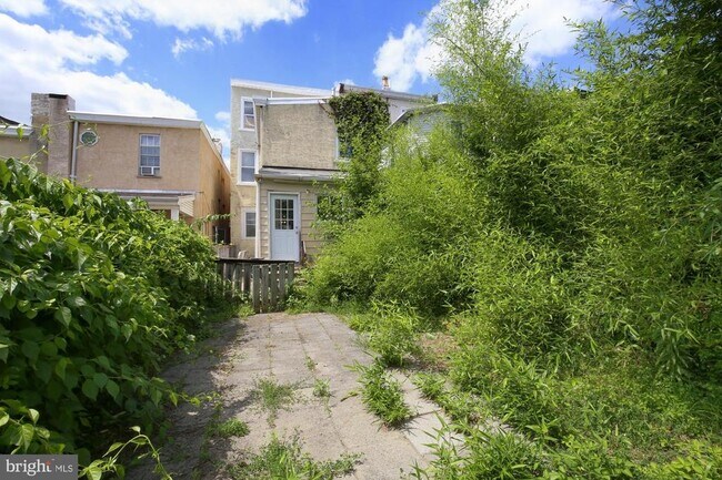 Building Photo - 219 Hermitage St
