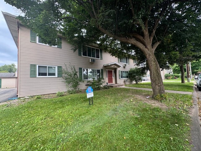 Primary Photo - 909 Genrich St