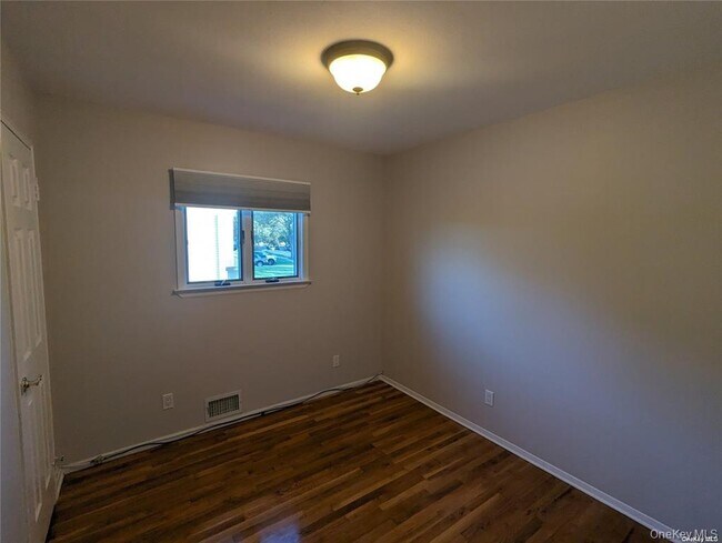 Building Photo - 19 Comanche Ln