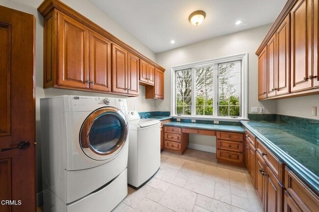 Building Photo - 3243 Calle De Debesa