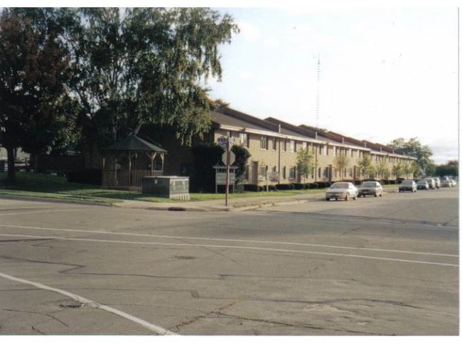 Building Photo - 330 Center Ave