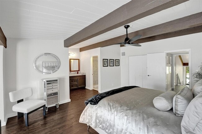 Building Photo - 700 E Coco Plum Cir