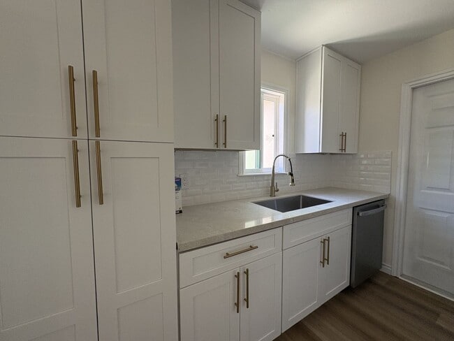 Building Photo - Newly Renovated Home in the Heart of Clairemont