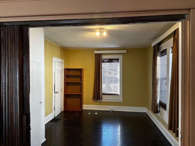 Building Photo - 3 bd, 1 ba house just north of downtown, w...