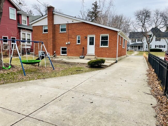 Building Photo - 205 W Euclid Ave