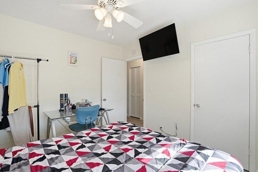 Building Photo - 235 Seaview Ct