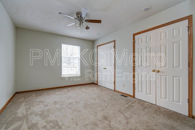 Building Photo - 107 NE Maggie Ave