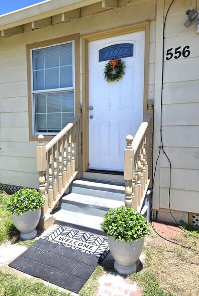 Building Photo - 556 Westwood Dr