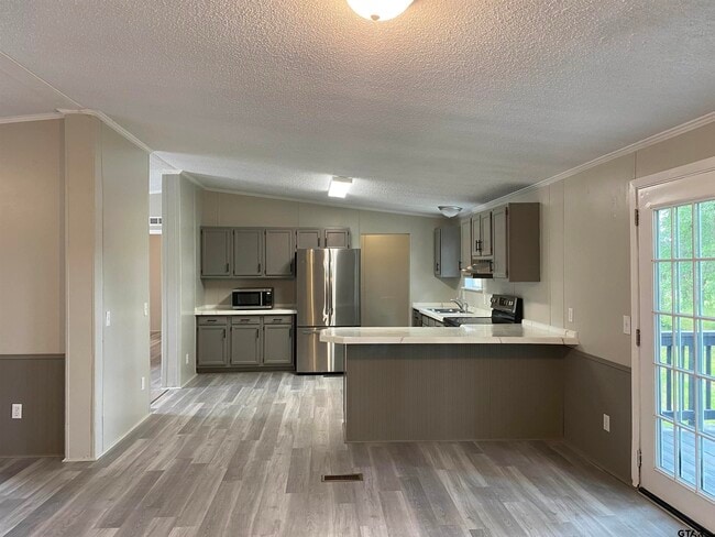 Building Photo - 22942 Shell Shore Dr