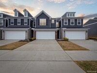 Building Photo - 4765 Glenora Dr