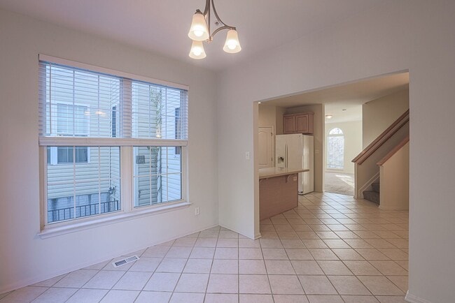 Building Photo - 641 Kirkcaldy Wy