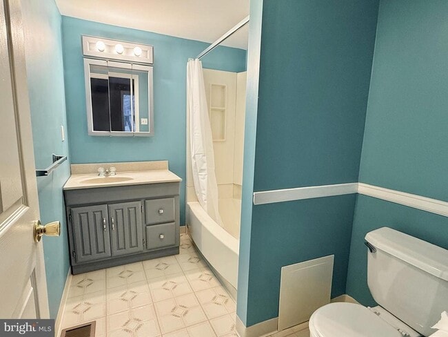 Building Photo - 2933 E High St