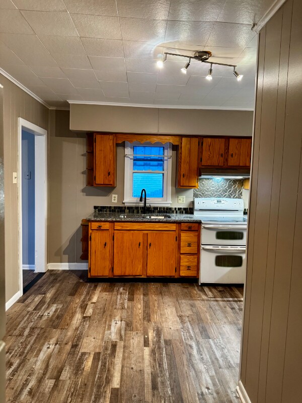 Building Photo - 108 Broad St