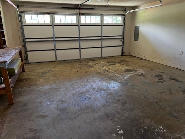 Building Photo - Maryville 37803 - 3 bedroom, 2 bath home -...