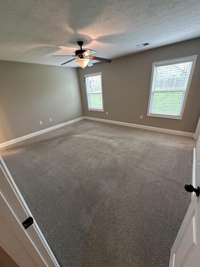 Building Photo - 126 High Point Dr