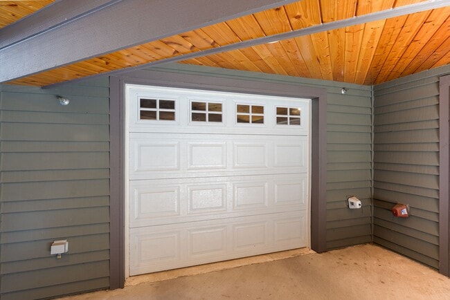 Building Photo - 2bd/2.5ba Seattle Townhome