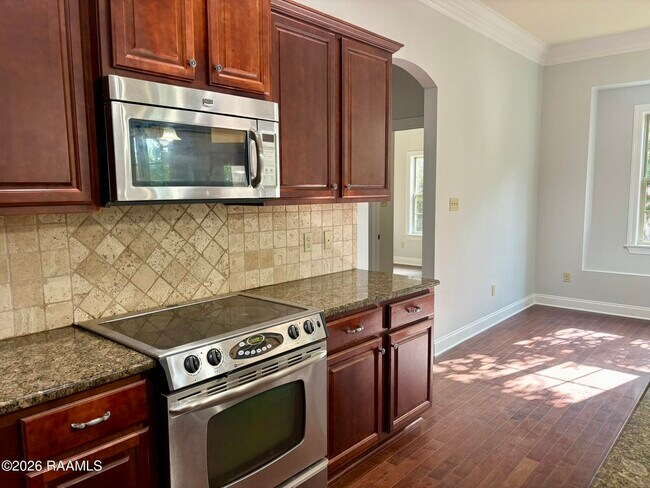 Building Photo - 120 Mirada Ln