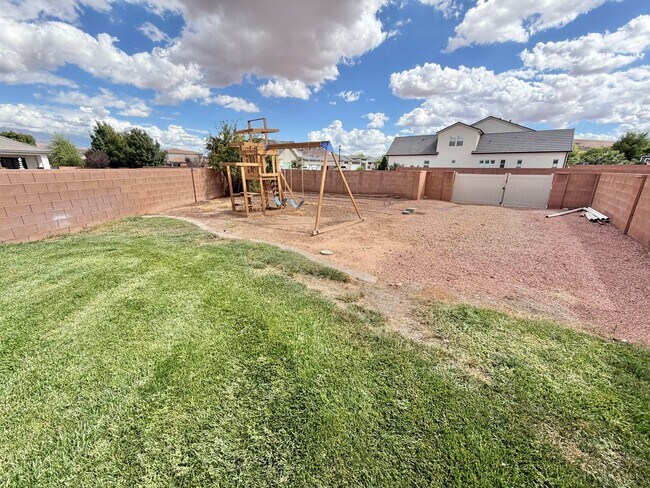 Building Photo - 2254 S 240 W