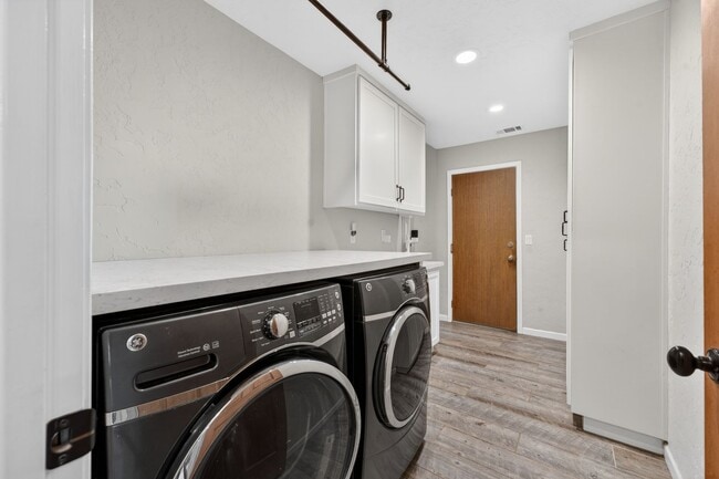 Building Photo - 420 Colusa Pl