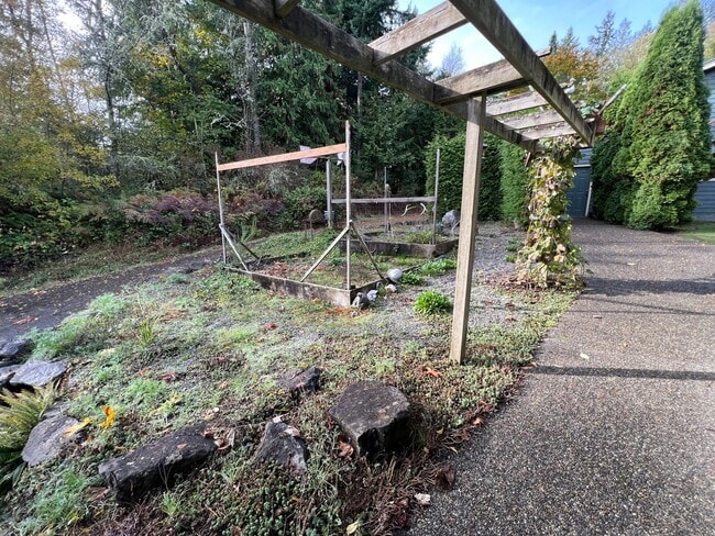 Building Photo - Southworth Hideaway Available Now! Small Pets Okay! 2 Br for Rent!