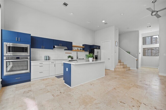 Building Photo - 2417 Charleston St