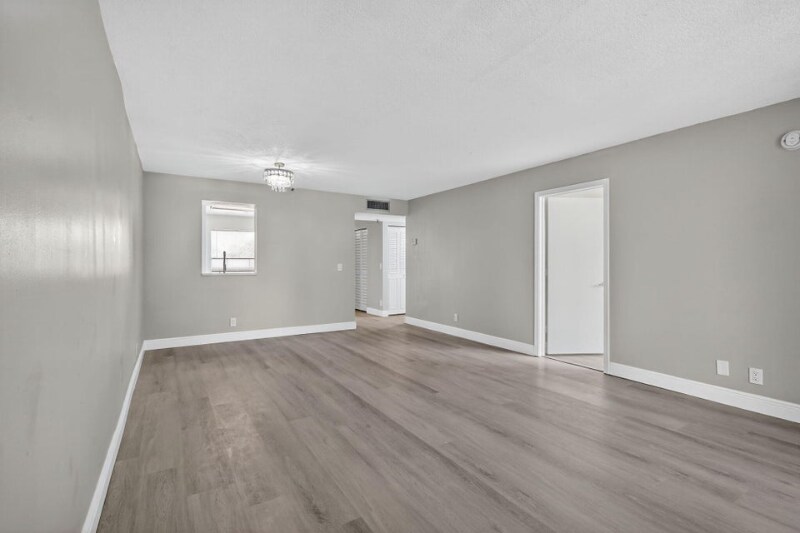 Building Photo - 14527 Bonaire Blvd